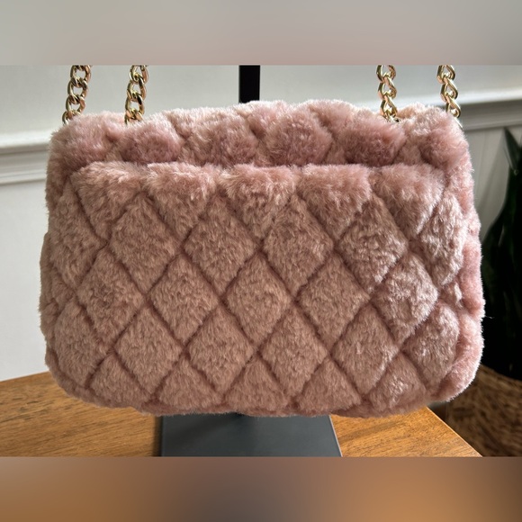 NWOT - KATE SPADE Carry Faux Fur
Small Flap Crossbody - Shoulder Bag - Picture 2 of 15
